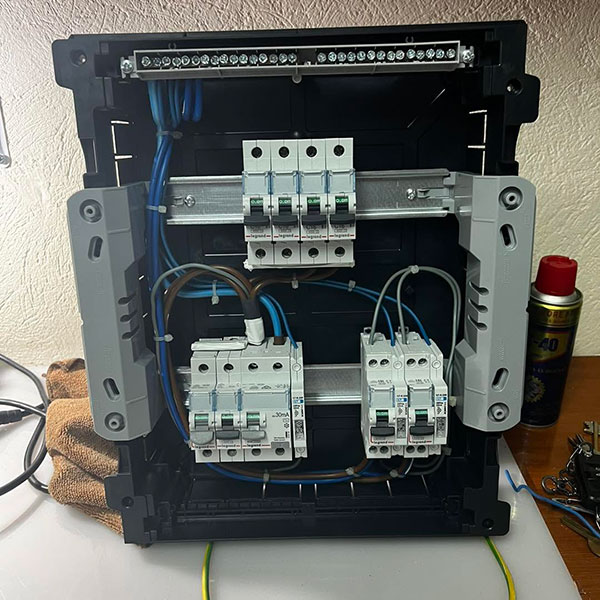 MASTER ELECTRICIAN GENERAL CONSTRACTOR: Φωτογραφίες & Βίντεο