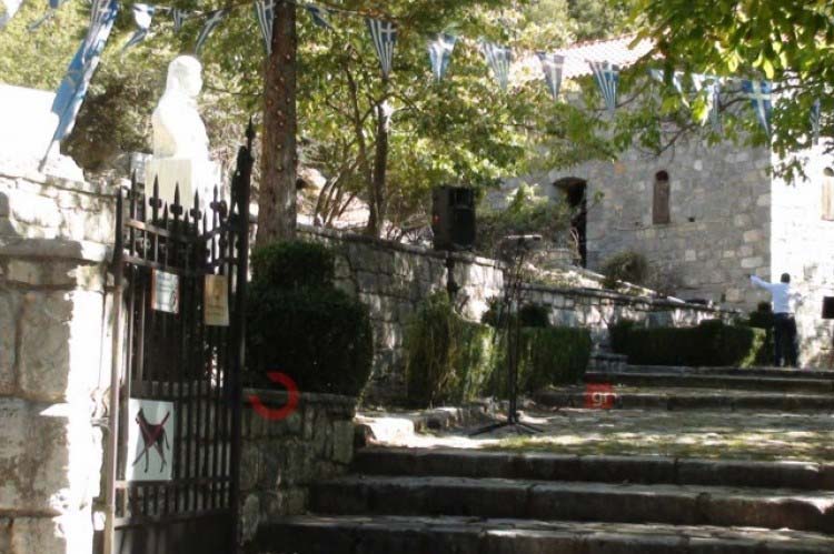 METAFORIKOS SYNETAIRISMOS RADIO TAXI O AGIOS CHRISTOFOROS: Φωτογραφίες & Βίντεο