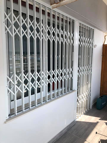METAL DOOR: Φωτογραφίες & Βίντεο