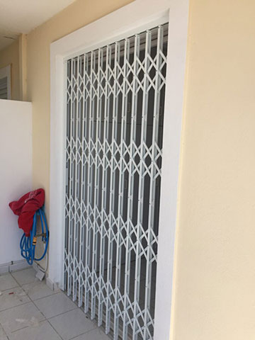 METAL DOOR: Φωτογραφίες & Βίντεο