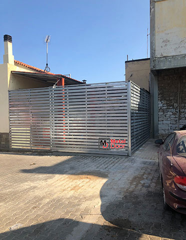 METAL DOOR: Φωτογραφίες & Βίντεο