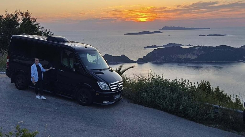 MINIBUSCORFU GINIS: Φωτογραφίες & Βίντεο