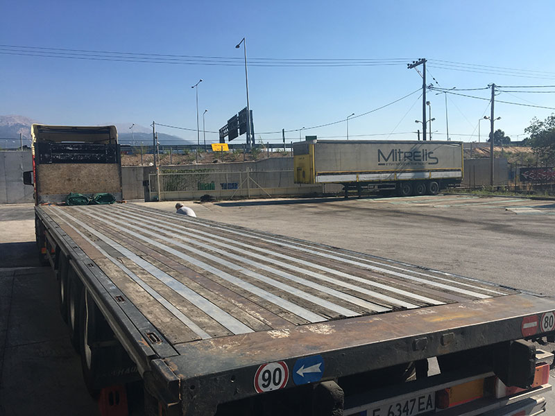 Μεταφορά ειδικών φορτίων σε πλατφόρμες και μεταφορά μηχανημάτων, τρακτέρ, γεωργικών μηχανημάτων