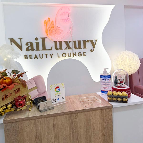 NAILUXURY BEAUTY LOUNGE: Φωτογραφίες & Βίντεο