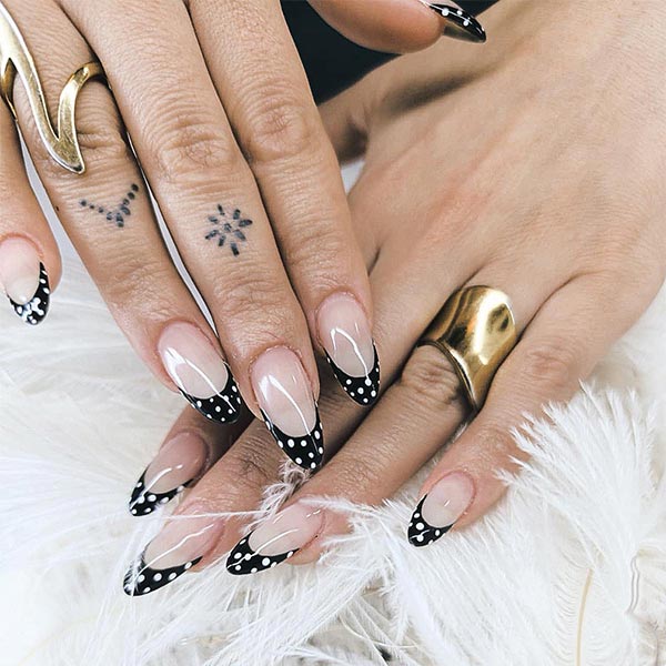 NAILUXURY BEAUTY LOUNGE: Φωτογραφίες & Βίντεο