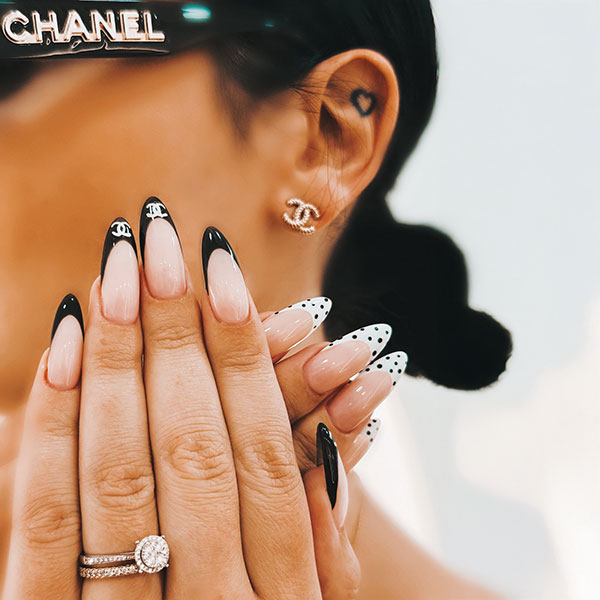 NAILUXURY BEAUTY LOUNGE: Φωτογραφίες & Βίντεο