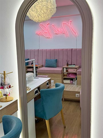 NAILUXURY BEAUTY LOUNGE: Φωτογραφίες & Βίντεο