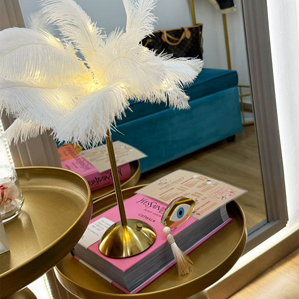 NAILUXURY BEAUTY LOUNGE: Φωτογραφίες & Βίντεο