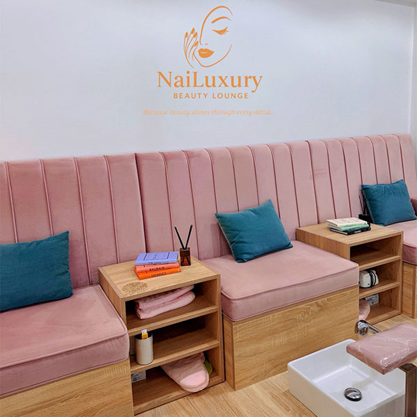 NAILUXURY BEAUTY LOUNGE: Φωτογραφίες & Βίντεο