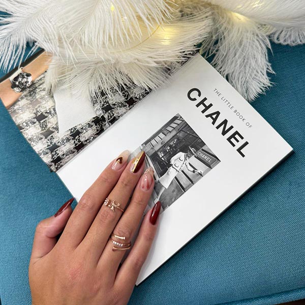 NAILUXURY BEAUTY LOUNGE: Φωτογραφίες & Βίντεο