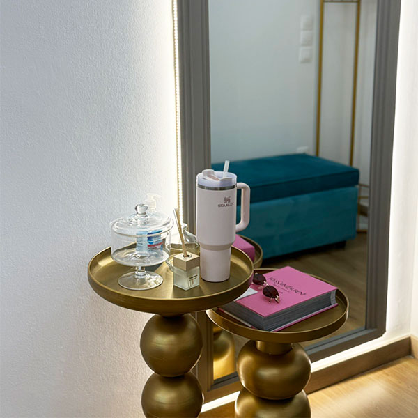 NAILUXURY BEAUTY LOUNGE: Φωτογραφίες & Βίντεο