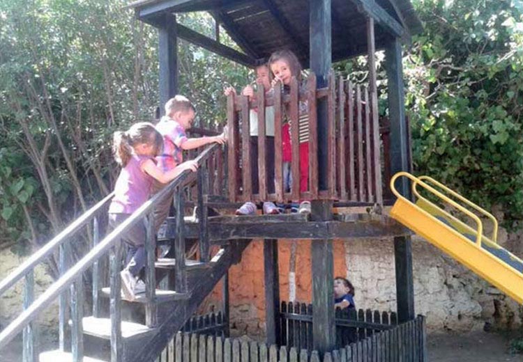 Garden & PlayGround