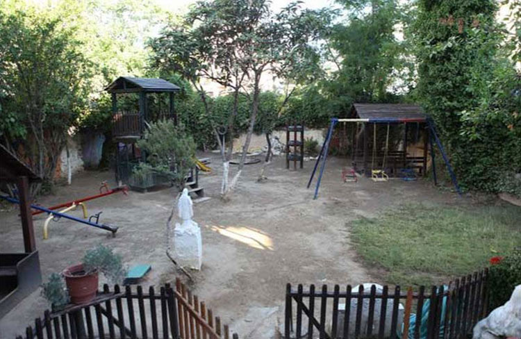 Yard & PlayGround