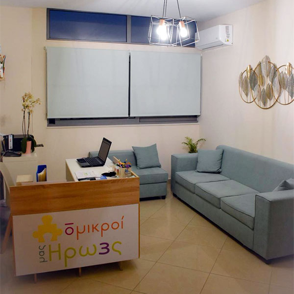 OI MIKROI MAS IROES: Φωτογραφίες & Βίντεο