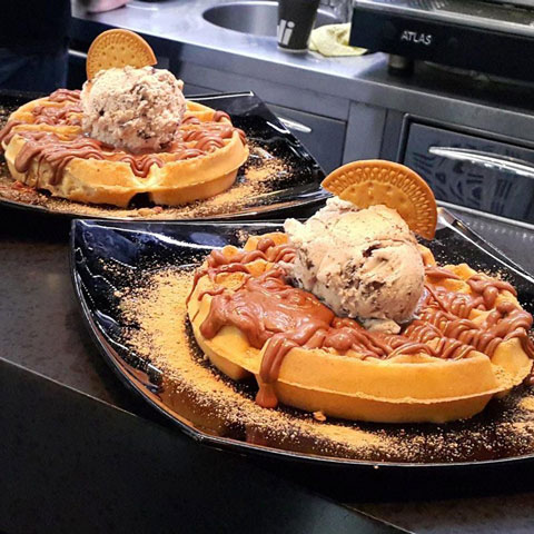 ORIGINAL WAFFLES: Φωτογραφίες & Βίντεο