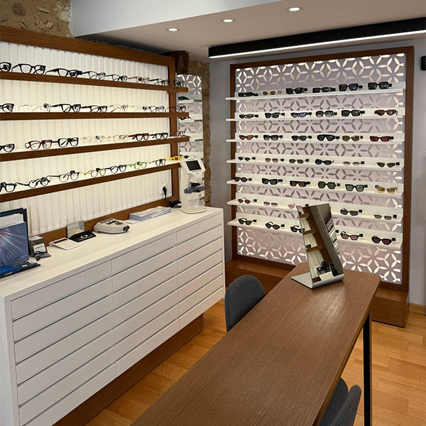OTTICA PANOS AGGELOS: Φωτογραφίες & Βίντεο