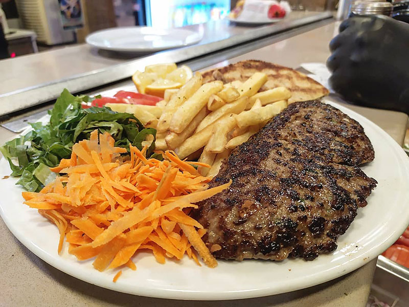 Ο ΓΥΡΟΣ ΤΗΣ ΠΛΑΤΕΙΑΣ - GRILL HOUSE RESTAURANT: Φωτογραφίες & Βίντεο