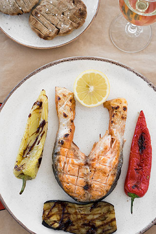 Ο ΓΥΡΟΣ ΤΗΣ ΠΛΑΤΕΙΑΣ - GRILL HOUSE RESTAURANT: Φωτογραφίες & Βίντεο