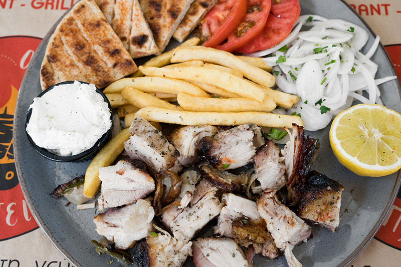 Ο ΓΥΡΟΣ ΤΗΣ ΠΛΑΤΕΙΑΣ - GRILL HOUSE RESTAURANT: Φωτογραφίες & Βίντεο