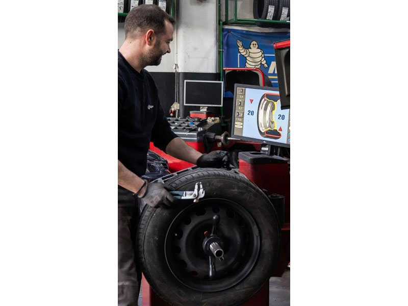 PAGRATIS TIRES: Φωτογραφίες & Βίντεο