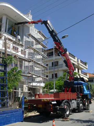 Τοποθέτηση μεταλλικής κατασκευής με γερανό