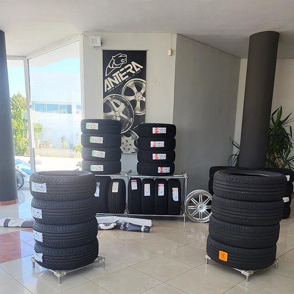 PANAGIS TYRES: Φωτογραφίες & Βίντεο