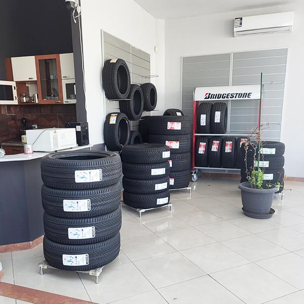 PANAGIS TYRES: Φωτογραφίες & Βίντεο