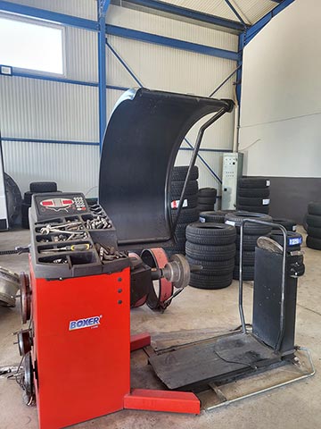 PANAGIS TYRES: Φωτογραφίες & Βίντεο