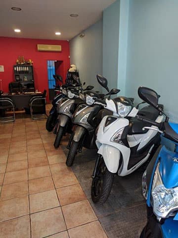 PANOS RENT A SCOOTER: Φωτογραφίες & Βίντεο