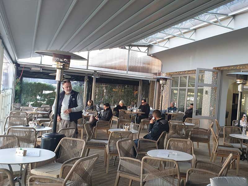Pergolas with TenCate awnings at a café, in Pyrgos