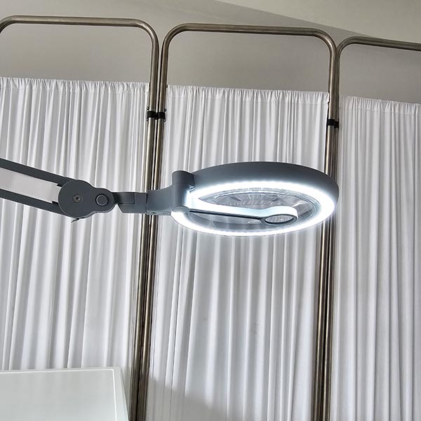 Ειδικός μεγεθυντικός φακός με led φωτισμό