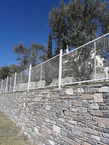 Προκάτ τοιχείο μετά κιγκλιδωμάτων