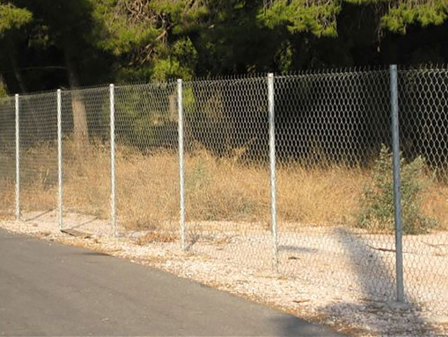 Classic fencing with wire mesh