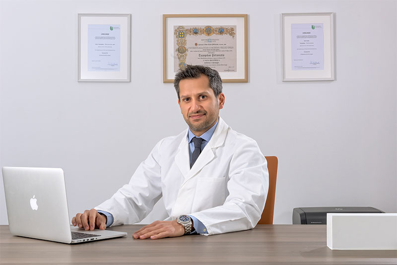 ΠΕΤΡΩΝΙΑΤΗΣ ΤΣΑΜΠΙΚΟΣ MD. FEBS (MIS), FEBS (Surg Onc): Φωτογραφίες & Βίντεο