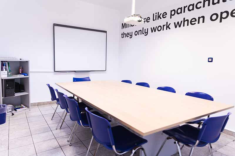 PLC ΠΟΘΟΥ - ΕΠΙΤΡΟΠΑΚΗ LANGUAGE CENTER: Φωτογραφίες & Βίντεο