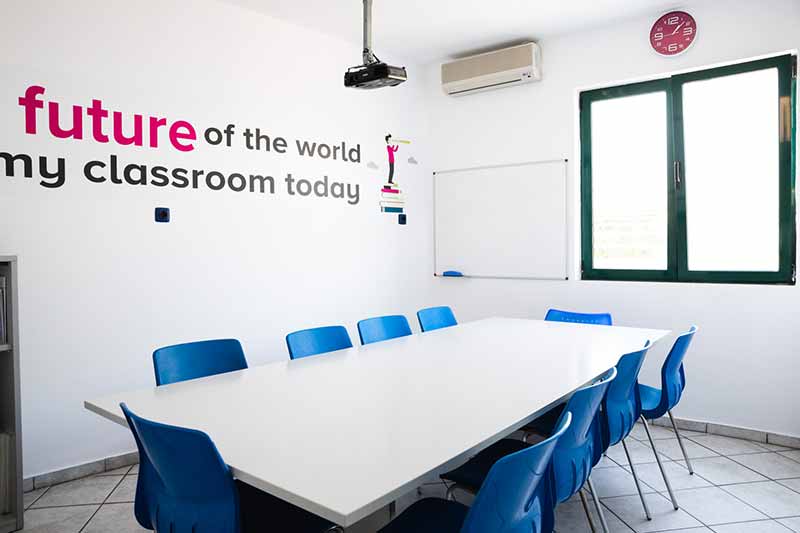 PLC ΠΟΘΟΥ - ΕΠΙΤΡΟΠΑΚΗ LANGUAGE CENTER: Φωτογραφίες & Βίντεο