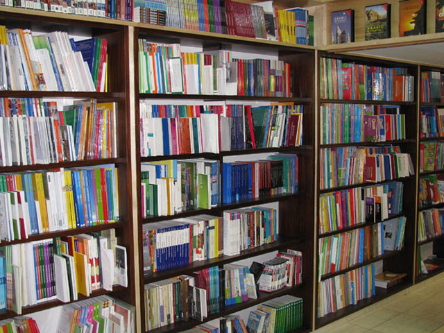 POLYGLOT BOOKSTORE: Φωτογραφίες & Βίντεο