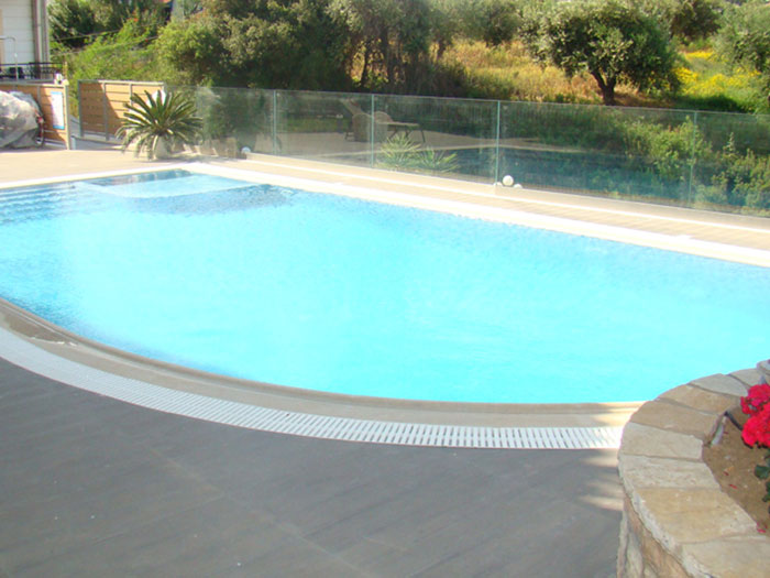 Overflow pool with blue mosaic tiling, salt electrolysis system