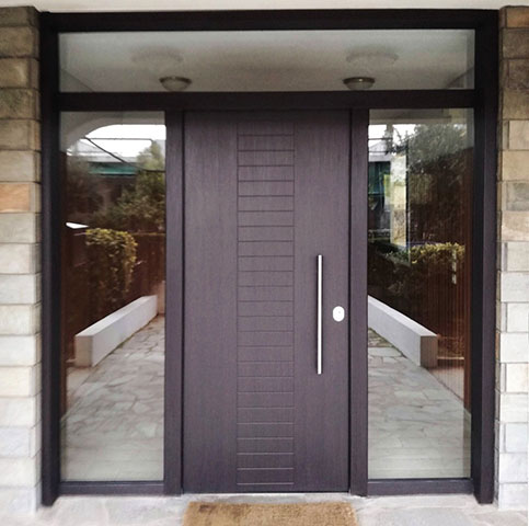 Πόρτα laminate - εισόδου πολυκατοικίας με 2 σταθερά & φεγγίτη
