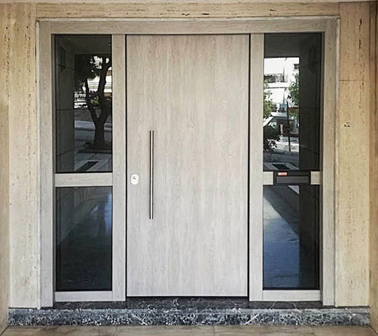 Πόρτα laminate - εισόδου πολυκατοικίας με 2 σταθερά