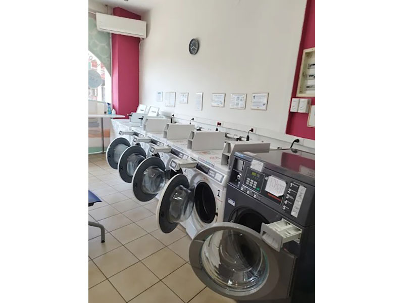 QUICK AND EASY SELF SERVICE LAUNDRY: Φωτογραφίες & Βίντεο