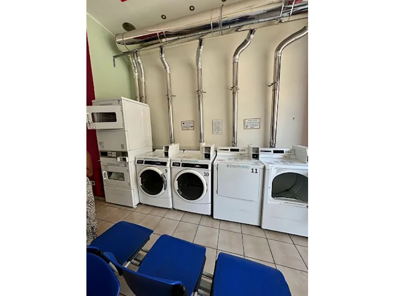 QUICK AND EASY SELF SERVICE LAUNDRY: Φωτογραφίες & Βίντεο