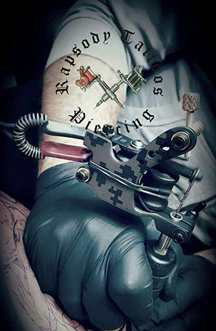 RAPSODY TATTOOS: Φωτογραφίες & Βίντεο