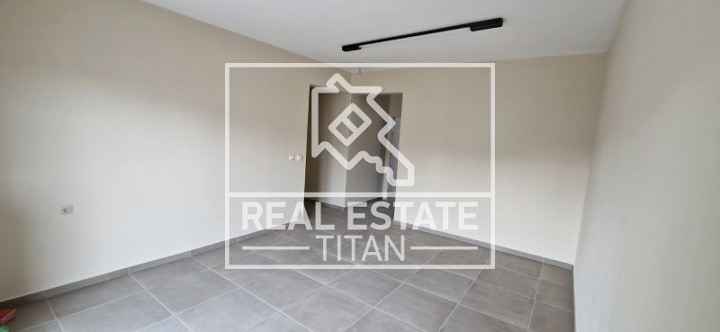 REAL ESTATE TITAN: Φωτογραφίες & Βίντεο