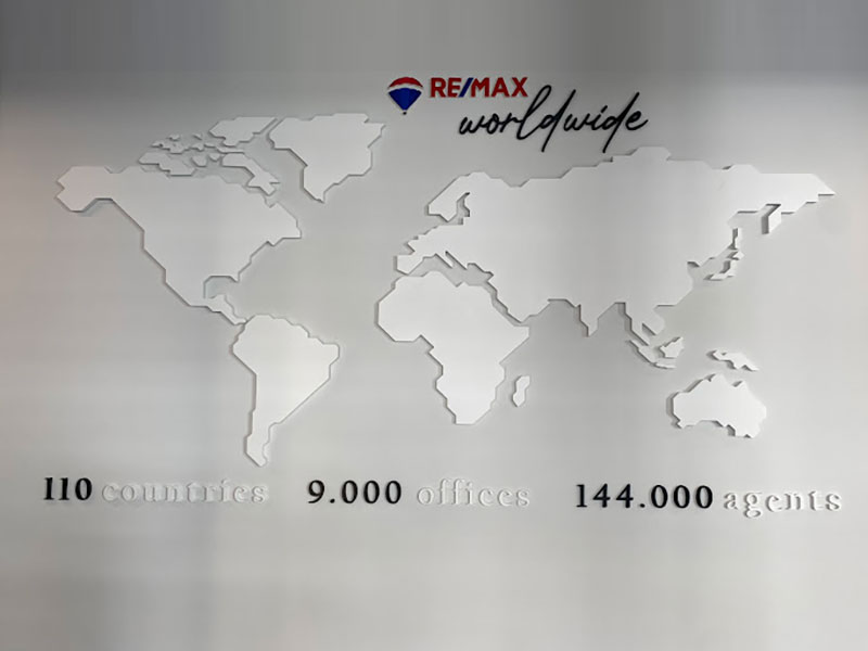 RE/MAX ANALOGIA: Φωτογραφίες & Βίντεο