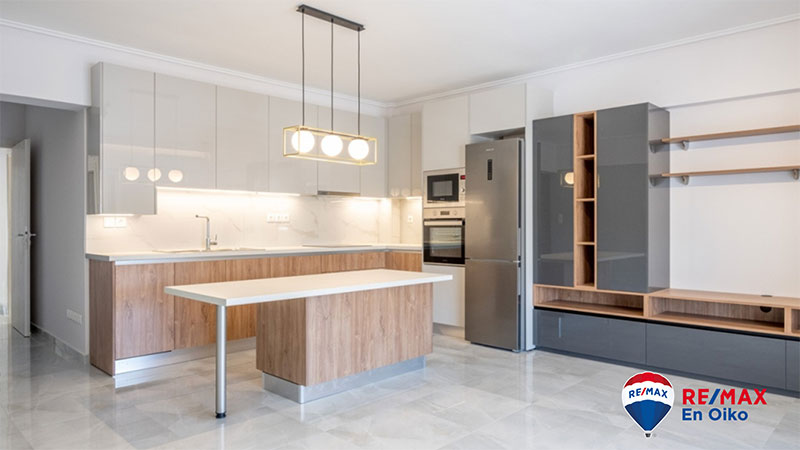 REMAX EN OIKO: Φωτογραφίες & Βίντεο