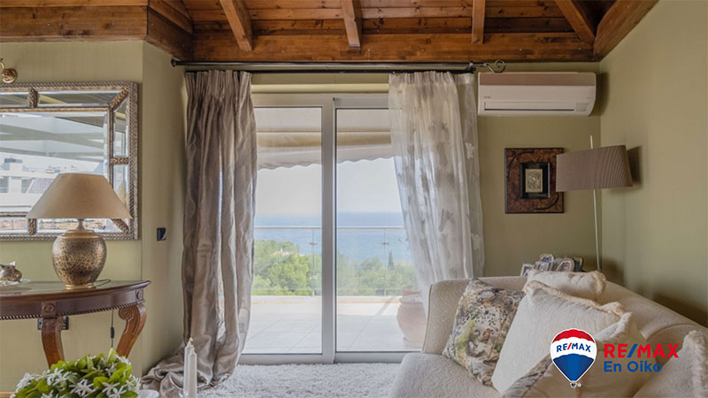 REMAX EN OIKO: Φωτογραφίες & Βίντεο