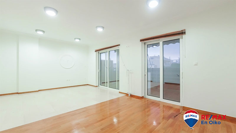 REMAX EN OIKO: Φωτογραφίες & Βίντεο