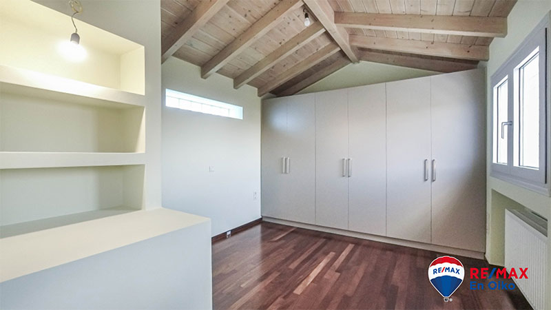 REMAX EN OIKO: Φωτογραφίες & Βίντεο