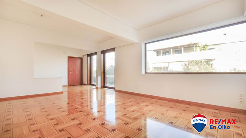 REMAX EN OIKO: Φωτογραφίες & Βίντεο